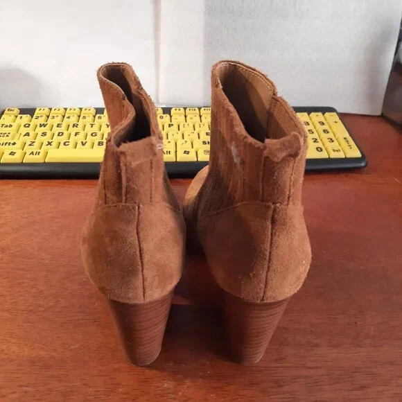 NEW ! Marc Fisher Women Alva Tan Suede Ankle Boot Size 5 - Picture 4 of 6